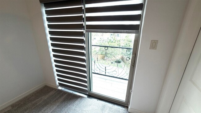 Building Photo - 150 Carson Ct