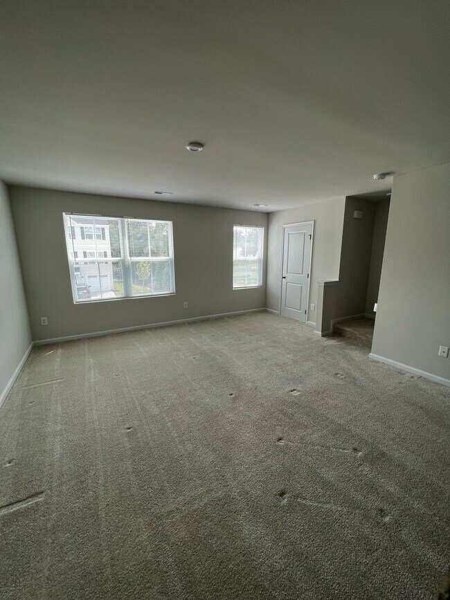 Building Photo - 104 Verdant Leaf Wy