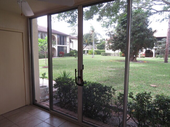 Building Photo - 118 Lake Pine Cir