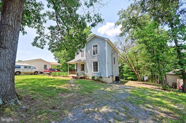 Building Photo - 271 Paw Paw Dr