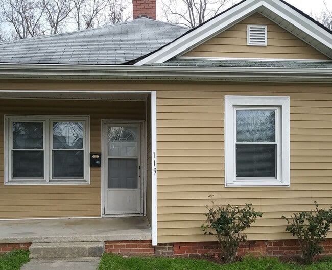 Primary Photo - Chapel Hill / 3BR House on S Graham St AVA...