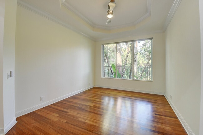 Building Photo - 6711 Royal Orchid Cir