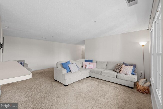 Building Photo - 699 Winding Stream Way