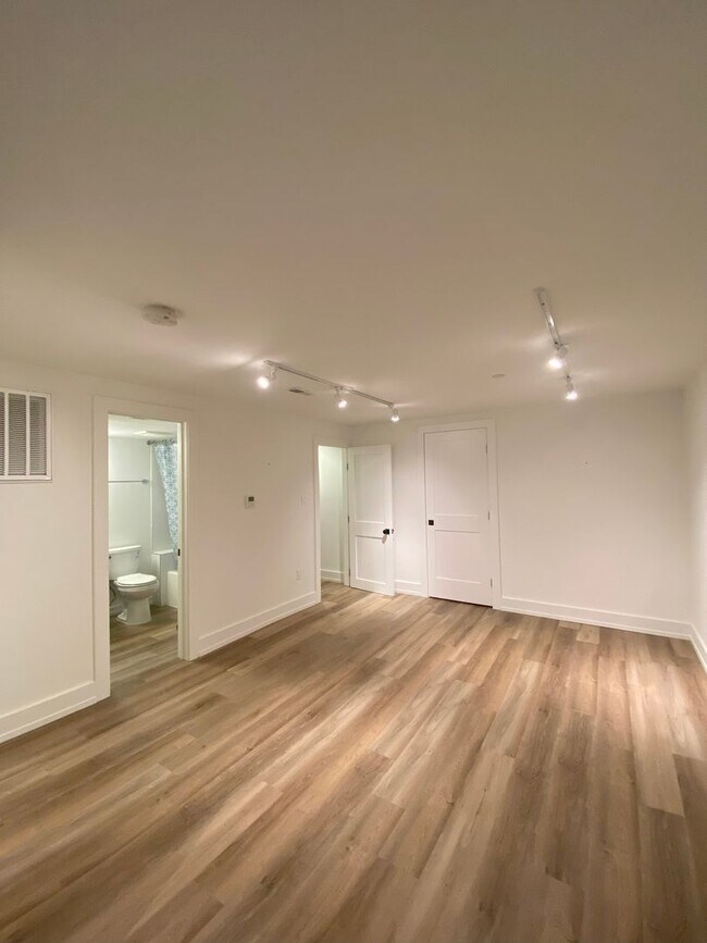 Building Photo - Modern Petworth 2-Bed/Bath with Outdoor Space and All Utilities.