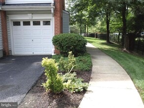 Building Photo - 10808 Warfield Pl