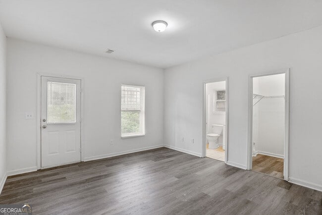 Building Photo - 2145 Hollywood Dr NW