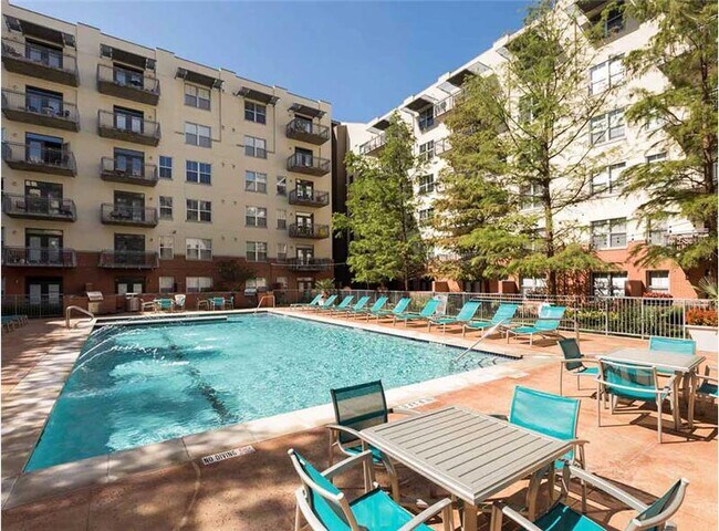 Building Photo - 202 1/2 Lavaca St