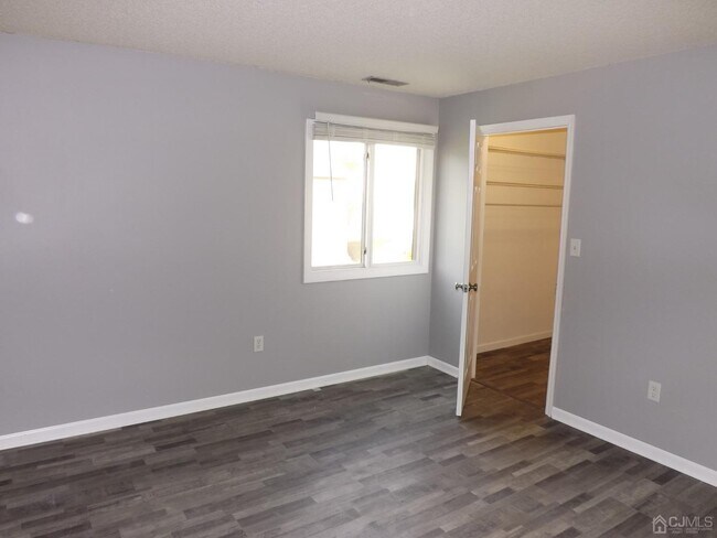 Building Photo - 5023 Ravens Crest Dr