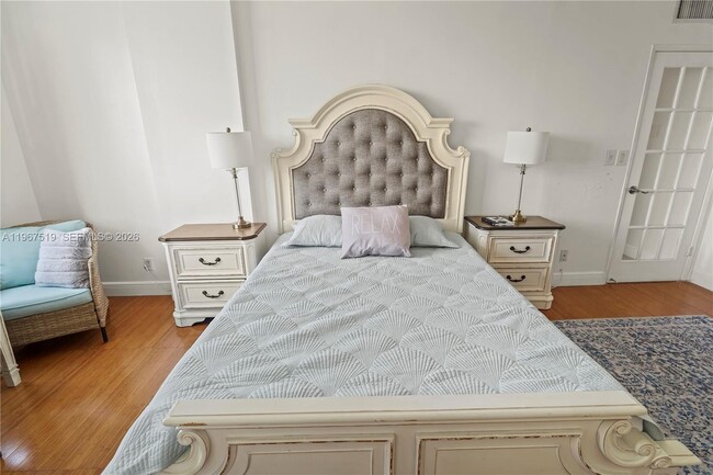 Building Photo - 4400 Hillcrest Dr