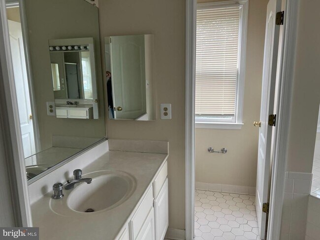 Building Photo - 9425 Spruce Tree Cir