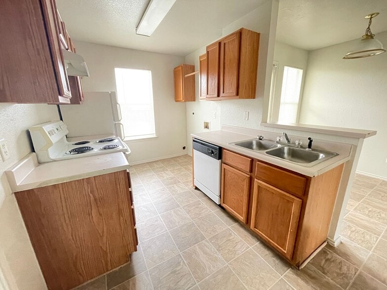 Building Photo - 5706 Redstone Dr