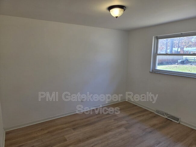 Building Photo - 5757 Cromley Dr