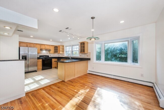 Building Photo - 4 Maureen Ct