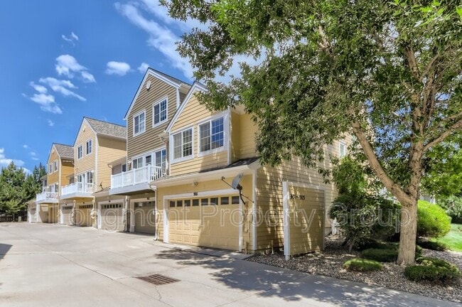 Building Photo - 907 Snowberry St