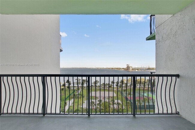 Building Photo - 1756 N Bayshore Dr