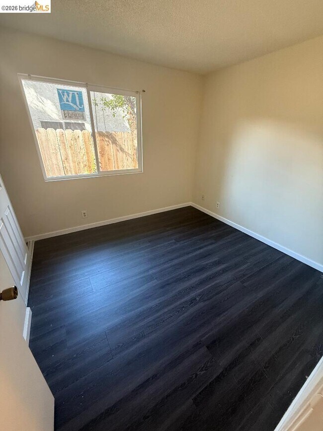 Building Photo - 2112 Banyan Way