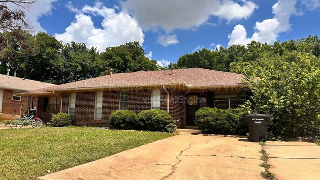 Building Photo - 915 Delmar Cir