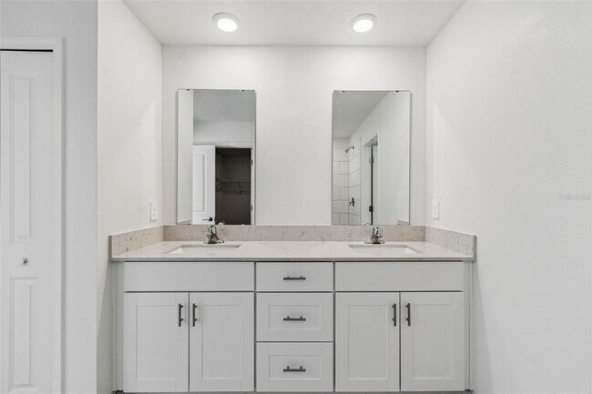 Building Photo - 1712 Tropical Oasis Ave