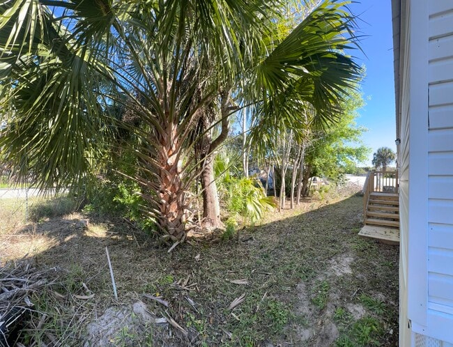 Building Photo - 167 Mae St