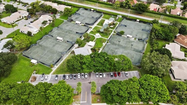 Building Photo - 901 NW 26th Ave