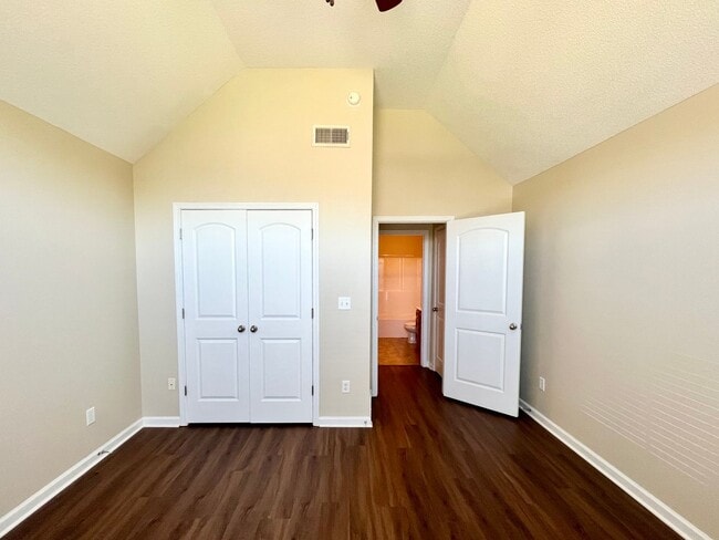 Building Photo - 9146 Glen Cove