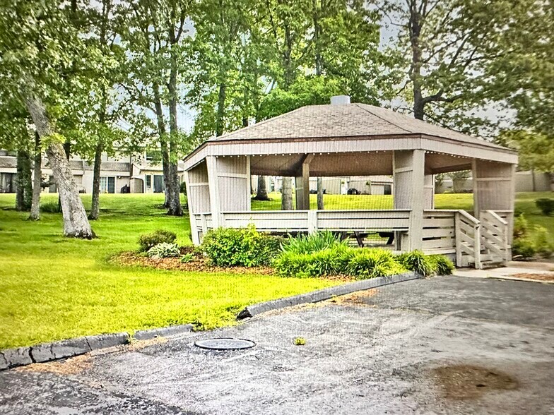 Building Photo - 38 Lakeshore Ln