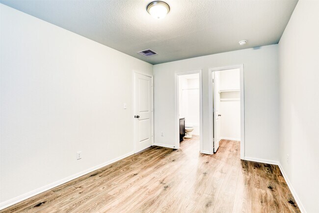 Building Photo - 399 Magnolia Ln