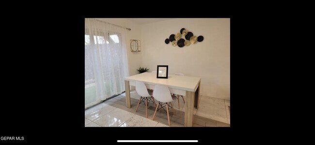 Building Photo - 350 Thunderbird Dr