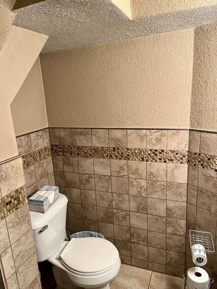 basement tiled bathroom - 868 Pascal St N