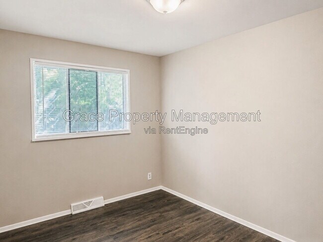 Building Photo - 595 W Dartmouth Ave
