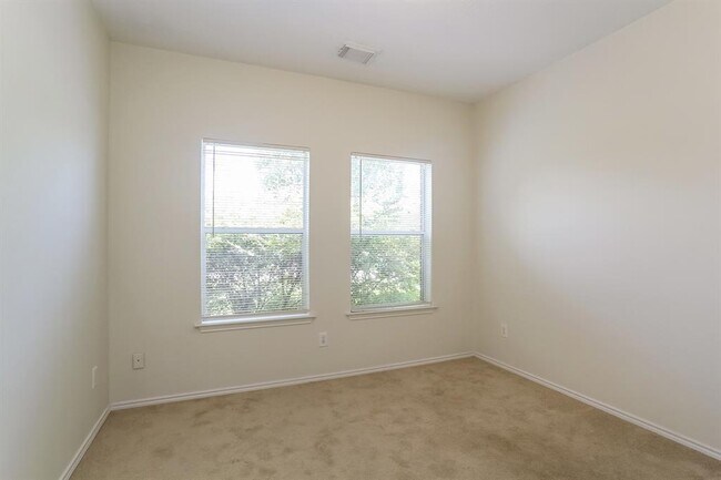 Building Photo - 8707 Farm Ridge Ln