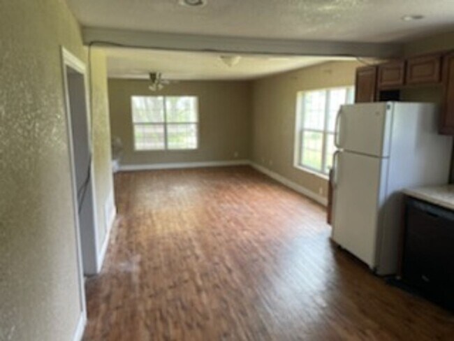 Building Photo - 2903 N U.S. Hwy 281