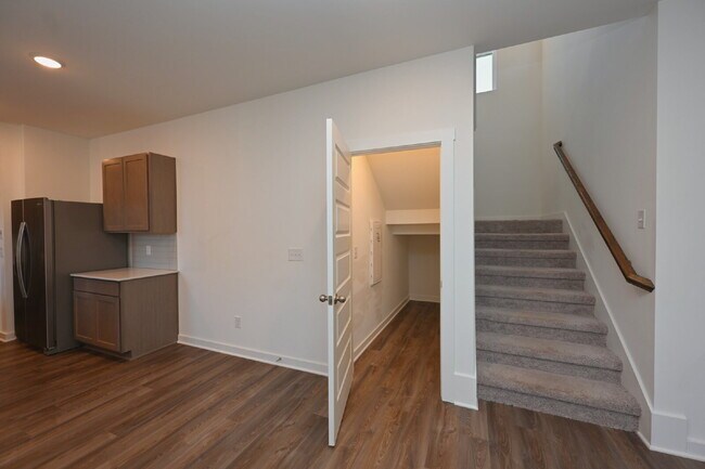 Building Photo - Modern 2024 New Construction in Sage Farms – Steps from Dog Park & Trails!