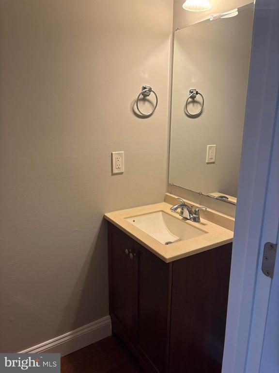 Building Photo - 411 Robert St