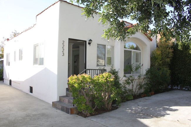 Primary Photo - Bright West Adams Area Bungalow Style home