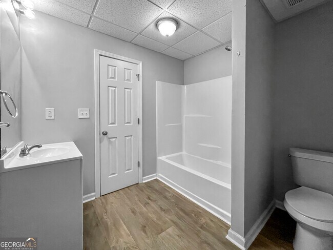 Building Photo - 6825 Wells Ct