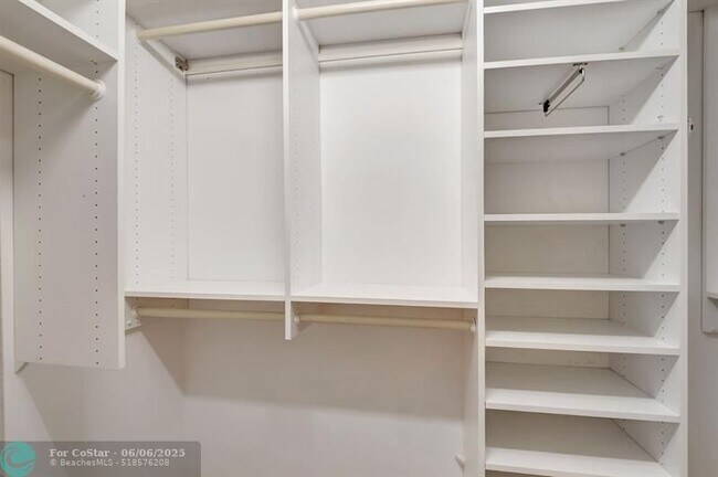 Building Photo - 11081 Springbrook Cir