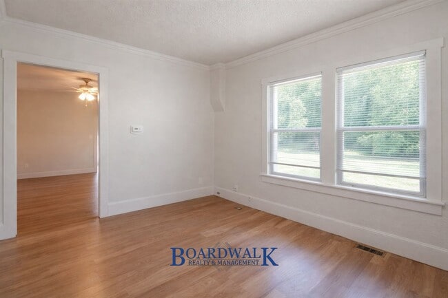 Building Photo - Beautiful 4 Bed 2 Bath SLC home!