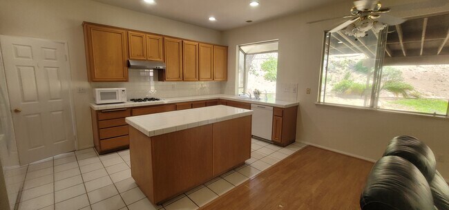 Building Photo - 7425 Bear Creek Ct