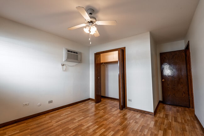 Building Photo - 4617 Grove Ave