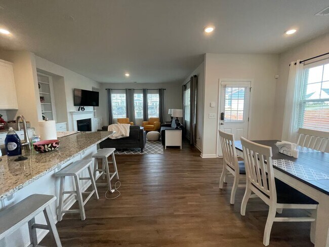 Building Photo - Furnished Townhome in Greer is Available