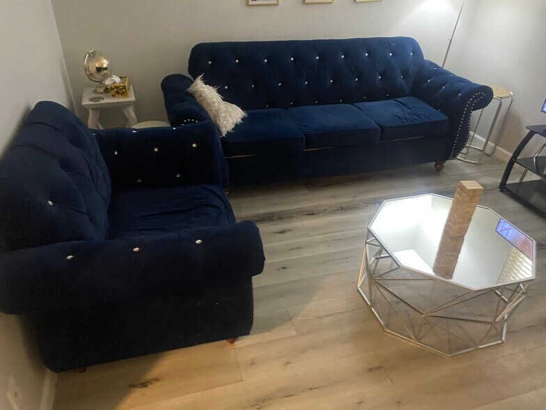 Building Photo - 1330 W Broadway Rd