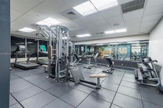 Building Photo - 1750 N Bayshore Dr