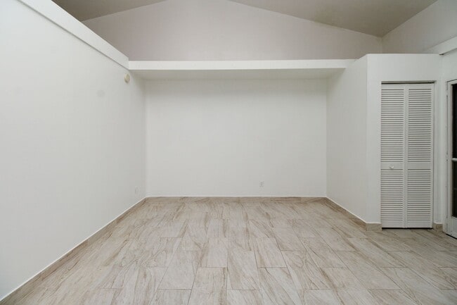 Building Photo - ANNUAL UNFURNISHED ** Wiggins Pass West **...