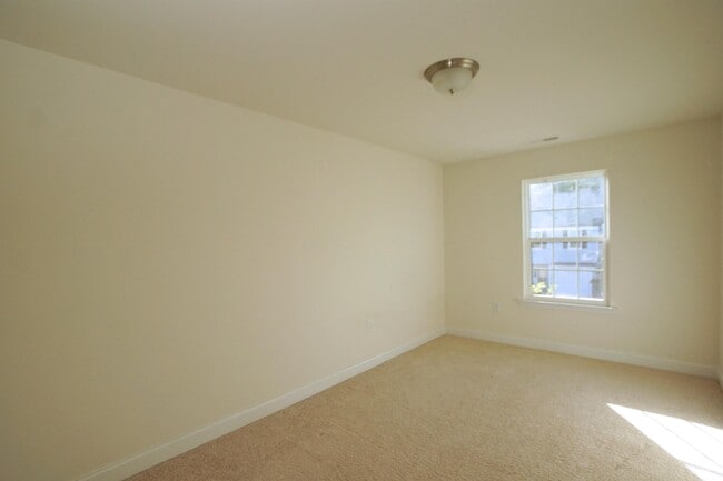 Building Photo - 135 Polaris Ave