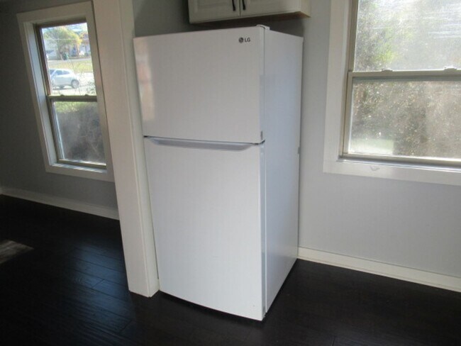 Building Photo - 627 Burson Ave