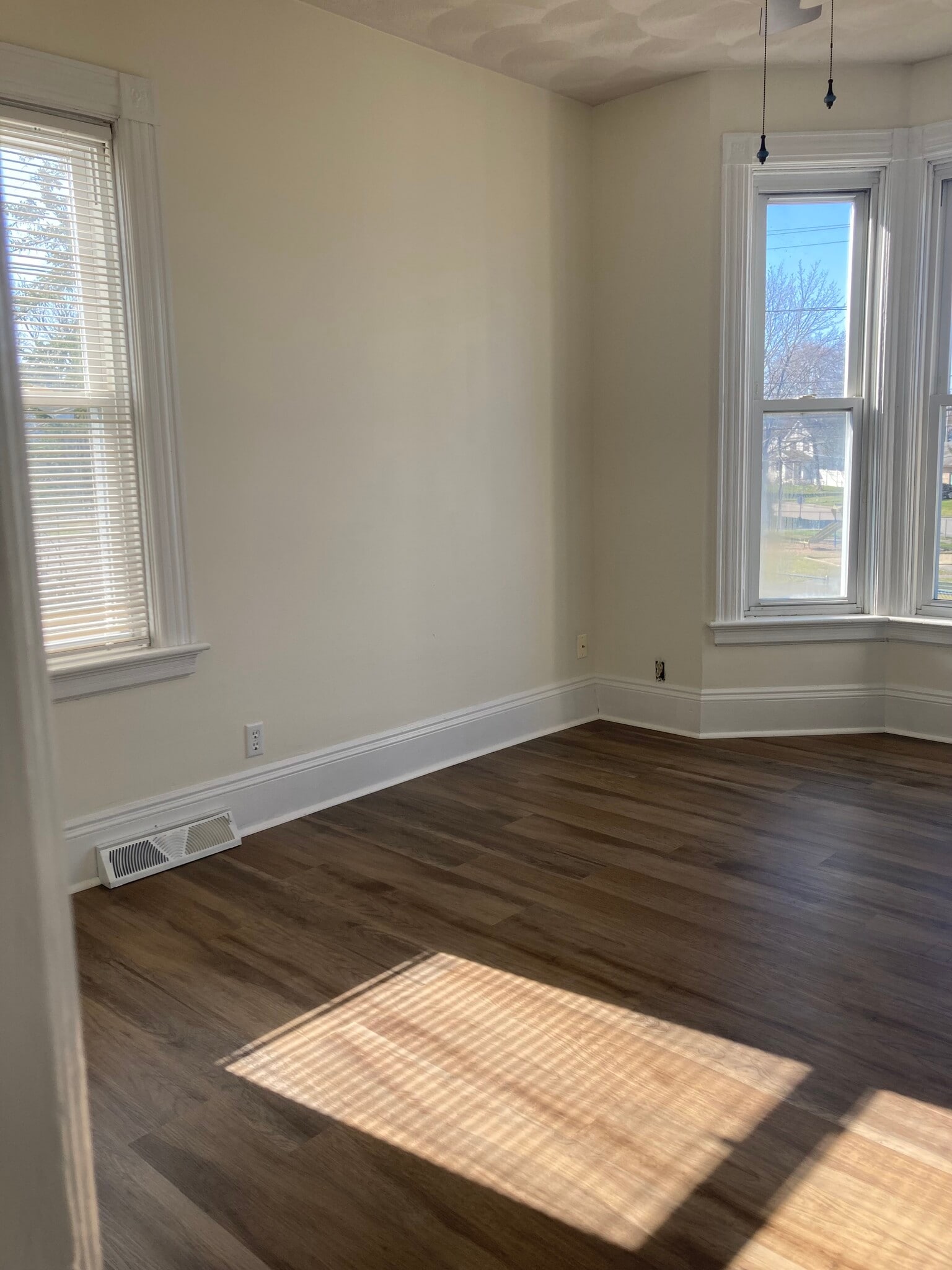 Building Photo - 70 Hedley Ave