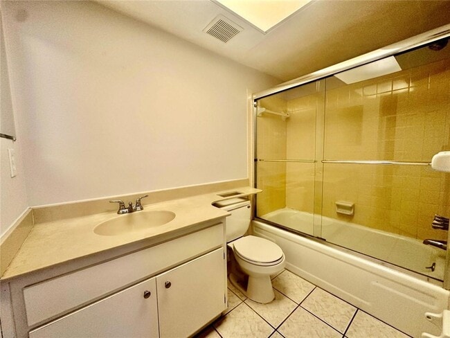 Building Photo - 606 Pavare Ct