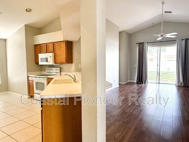 Building Photo - 2345 Roanoke Springs Dr