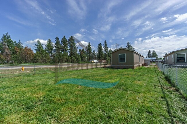 Building Photo - 5563 E Grove Ave